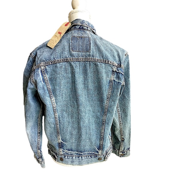 NWT Levi’s Classic Denim Jacket. B13 - Picture 3 of 12